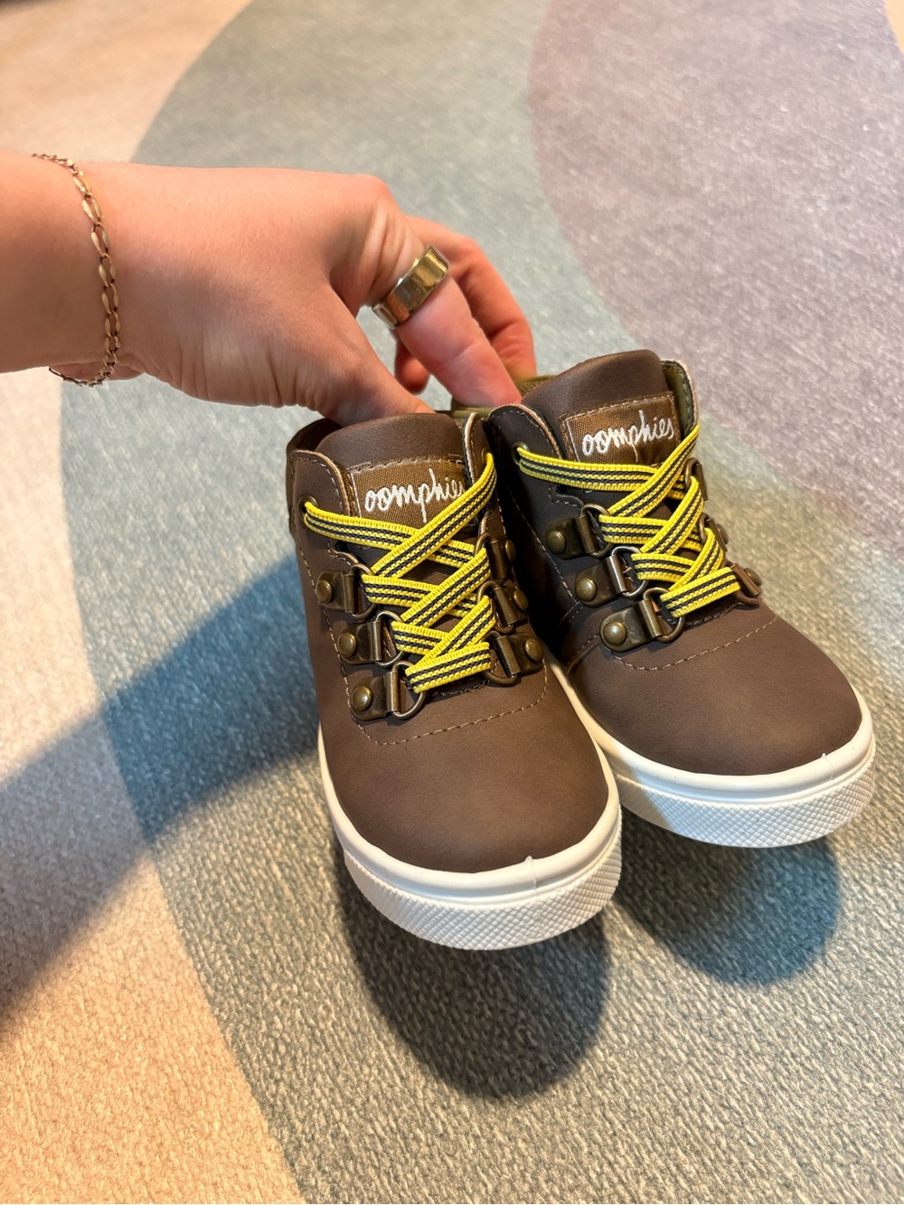 oomphies Brown High-Top boots with Yellow Laces